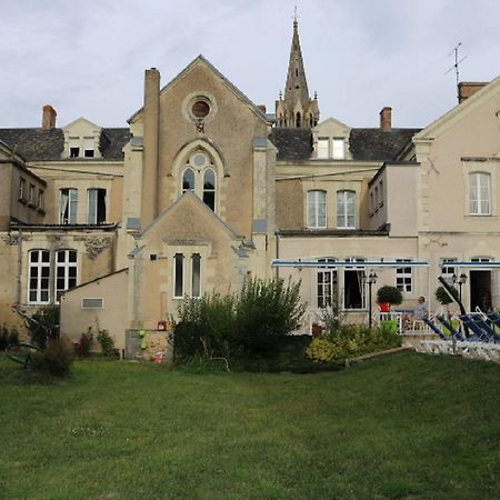 Отель Logis Le Port Saint Aubin Morannes sur Sarthe-Daumeray Экстерьер фото