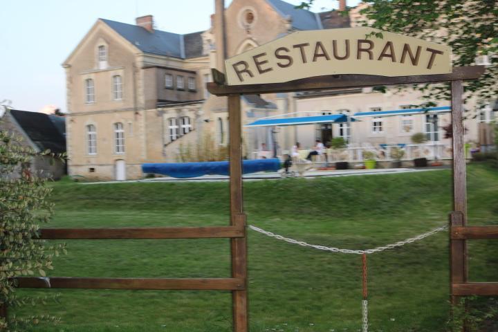 Отель Logis Le Port Saint Aubin Morannes sur Sarthe-Daumeray Экстерьер фото